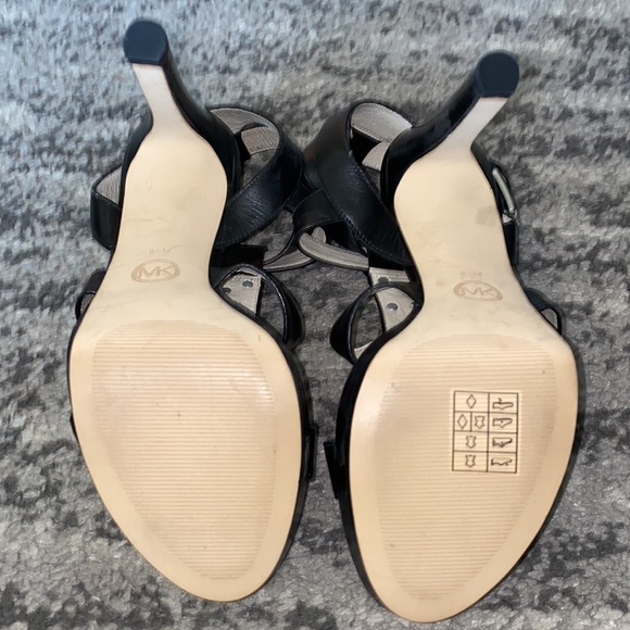🎉HP🎉 ✨NEW✨ MICHAEL Michael Kors Black and Silver Heels - Picture 7 of 8